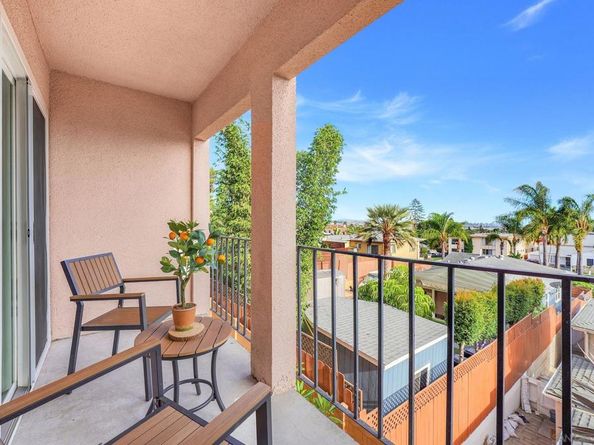 4730 Noyes ST 106, San Diego CA 92109