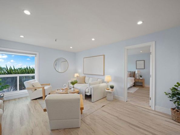 4730 Noyes ST 106, San Diego CA 92109