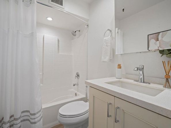 4730 Noyes ST 106, San Diego CA 92109