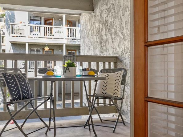 3961 Hortensia St H4, San Diego CA 92110