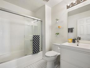 3961 Hortensia St H4, San Diego CA 92110