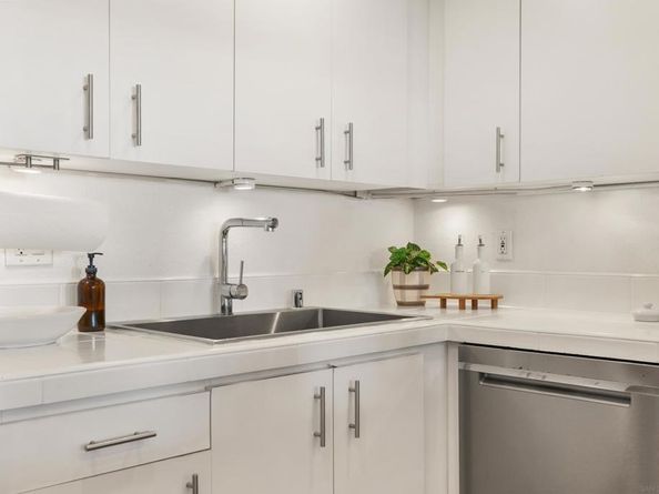 3961 Hortensia St H4, San Diego CA 92110