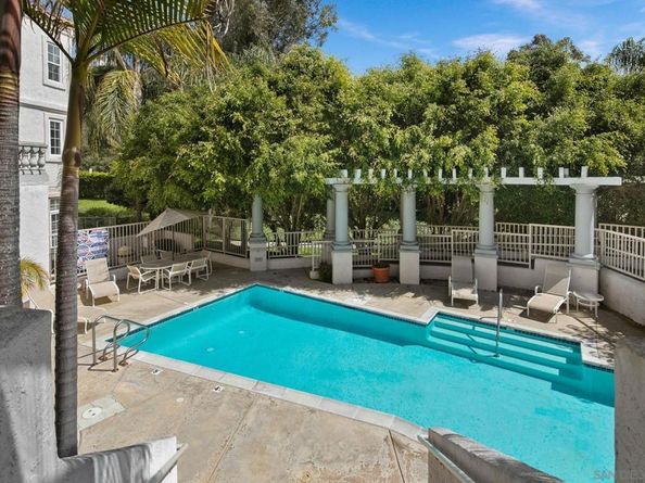 2842 Torrey Pines Rd, La Jolla CA 92037