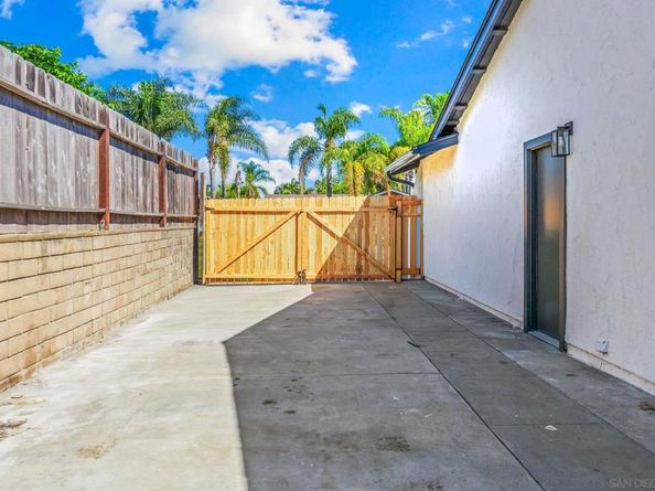 4137 Alana Cir N, Oceanside CA 92056