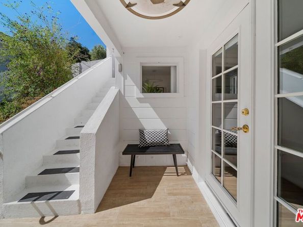 11689 Picturesque Drive, Studio City CA 91604