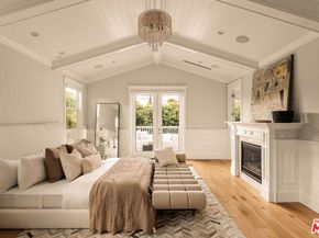 15123 Camarillo Street, Sherman Oaks CA 91403