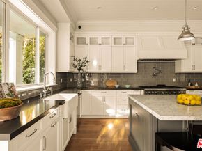 15123 Camarillo Street, Sherman Oaks CA 91403