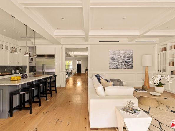 15123 Camarillo Street, Sherman Oaks CA 91403
