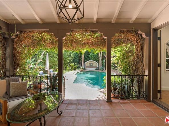 7040 Hillside Avenue, Los Angeles CA 90068