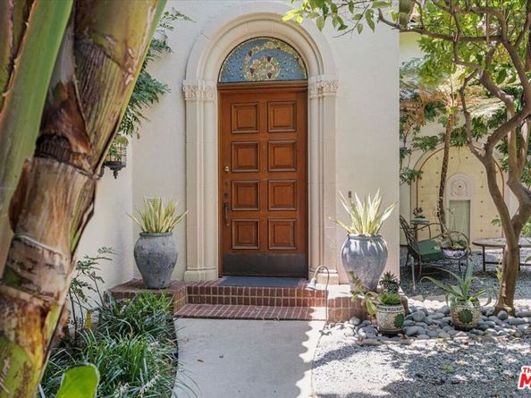 7040 Hillside Avenue, Los Angeles CA 90068