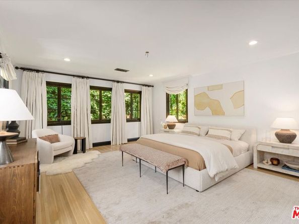 7040 Hillside Avenue, Los Angeles CA 90068