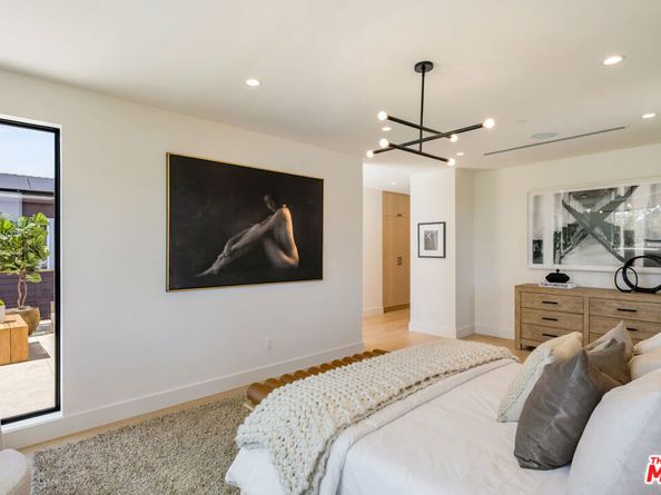 2115 Walnut Avenue, Venice CA 90291