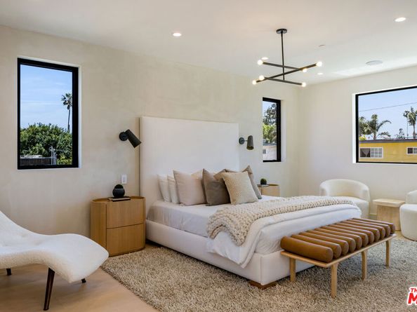 2115 Walnut Avenue, Venice CA 90291