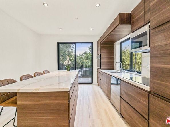2315 Loma Vista Place, Los Angeles CA 90039