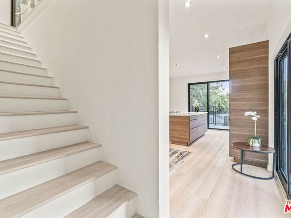 2315 Loma Vista Place, Los Angeles CA 90039