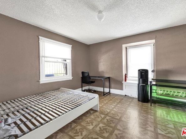 1166 W 39th Place, Los Angeles CA 90037