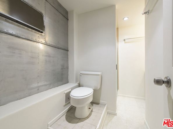 272 N Topanga Canyon Boulevard, Topanga CA 90290