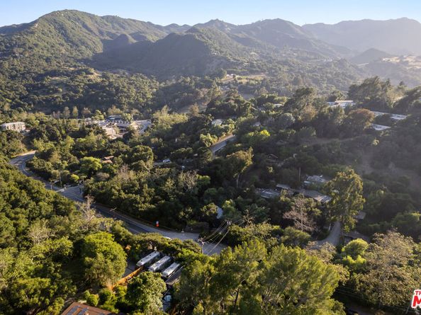 272 N Topanga Canyon Boulevard, Topanga CA 90290