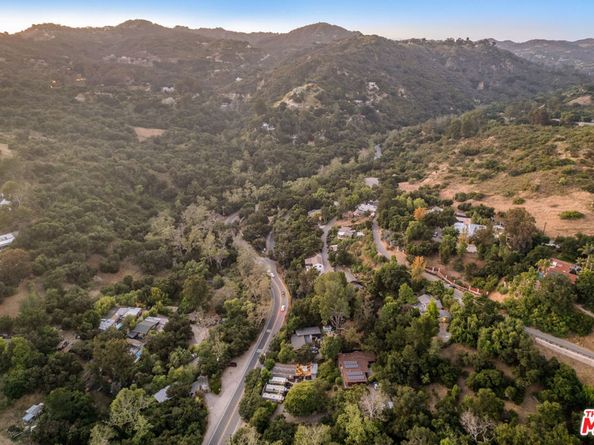 272 N Topanga Canyon Boulevard, Topanga CA 90290