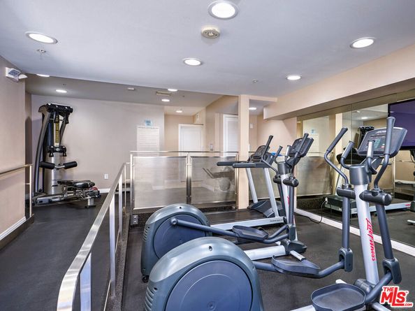7320 Hawthorn Avenue 222, Los Angeles CA 90046