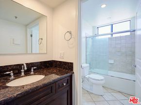 7320 Hawthorn Avenue 222, Los Angeles CA 90046
