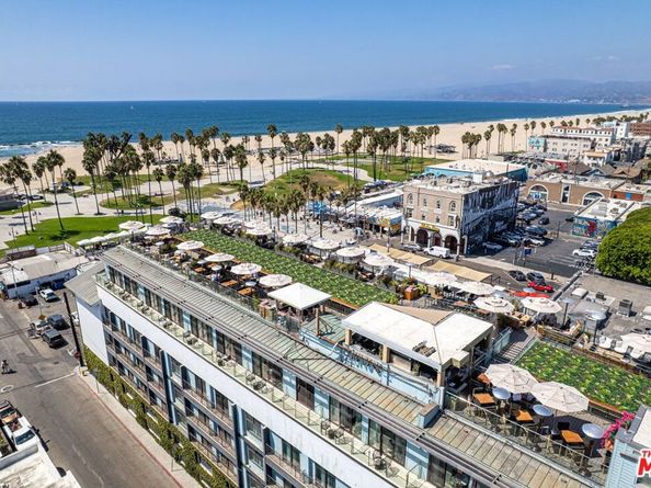 1904 Pacific Avenue, Venice CA 90291