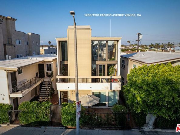1904 Pacific Avenue, Venice CA 90291