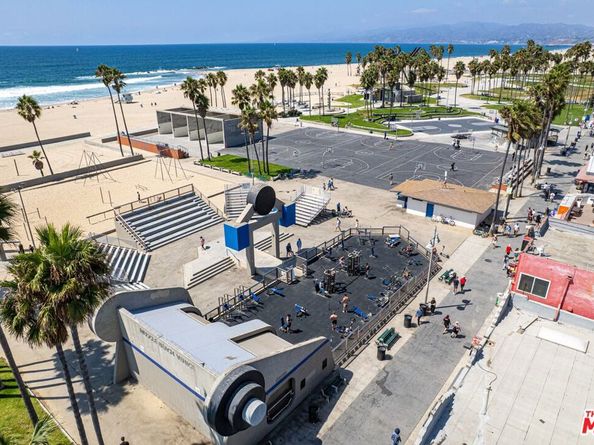 1916 Pacific Avenue, Venice CA 90291