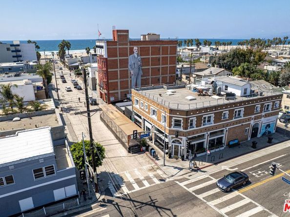 1916 Pacific Avenue, Venice CA 90291