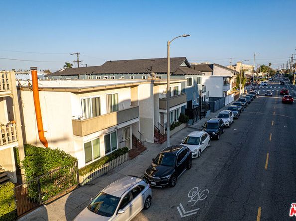 1916 Pacific Avenue, Venice CA 90291