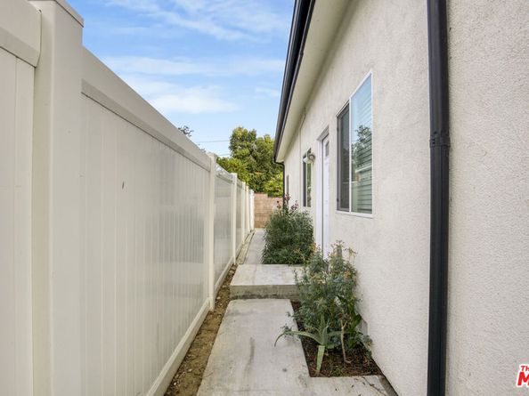 20124 Lassen Street, Chatsworth CA 91311