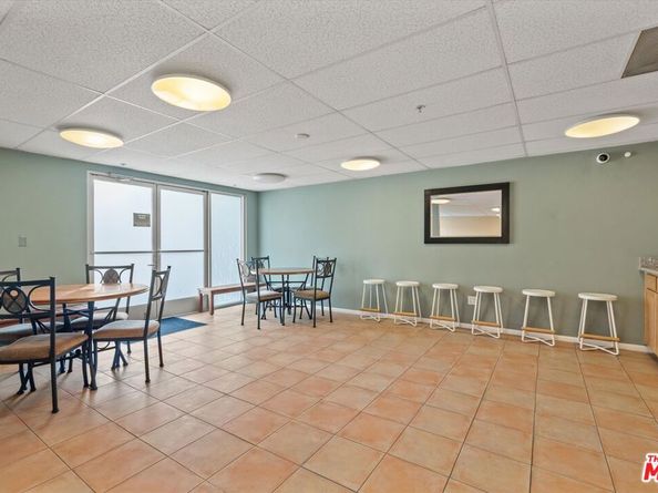 11124 Burbank Boulevard 212, North Hollywood CA 91601