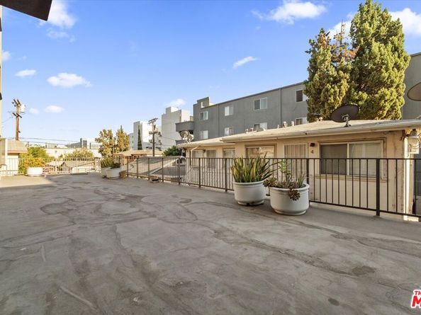 11124 Burbank Boulevard 212, North Hollywood CA 91601