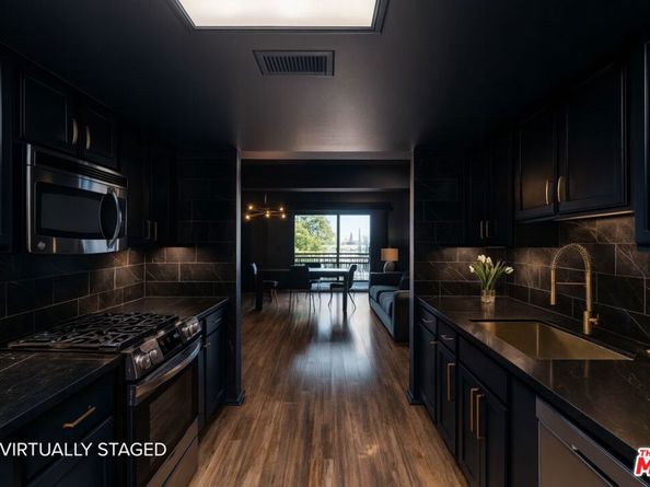 11124 Burbank Boulevard 212, North Hollywood CA 91601