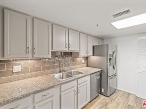 11124 Burbank Boulevard 212, North Hollywood CA 91601