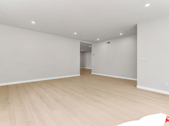 23335 Schoolcraft Street, West Hills CA 91307