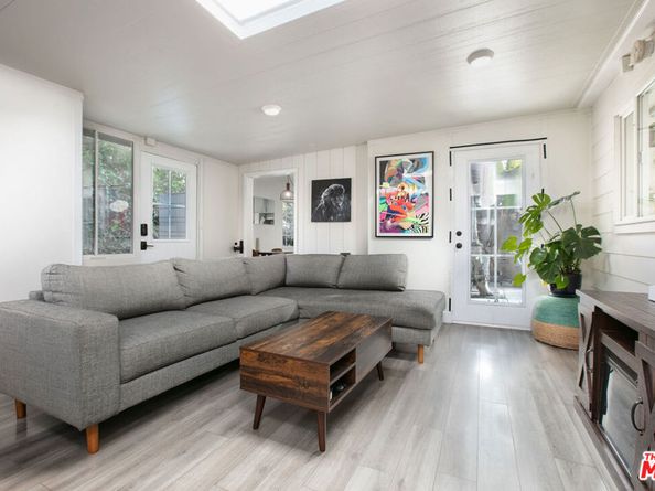 1016 Oakwood Avenue, Venice CA 90291