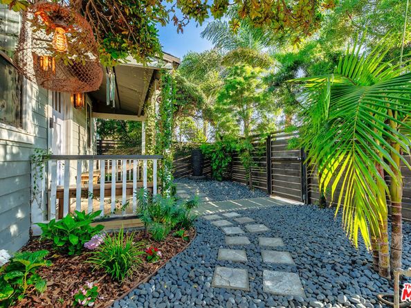 1016 Oakwood Avenue, Venice CA 90291