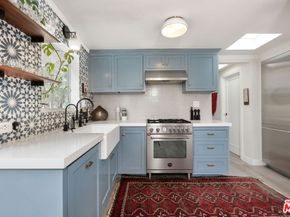 1016 Oakwood Avenue, Venice CA 90291