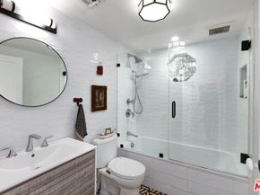 1016 Oakwood Avenue, Venice CA 90291