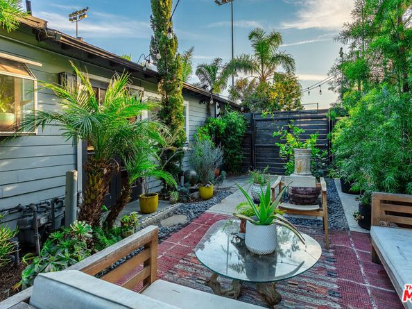 1016 Oakwood Avenue, Venice CA 90291