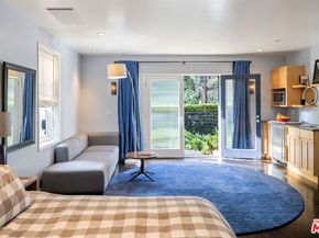 2940 N Beachwood Drive, Los Angeles CA 90068