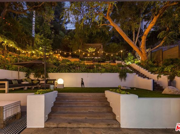 2940 N Beachwood Drive, Los Angeles CA 90068