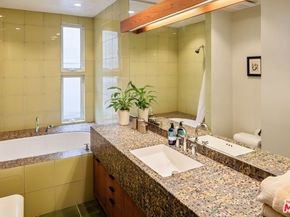 2940 N Beachwood Drive, Los Angeles CA 90068