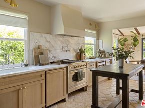 3952 Sutro Avenue, Los Angeles CA 90008
