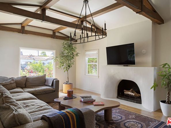 3952 Sutro Avenue, Los Angeles CA 90008