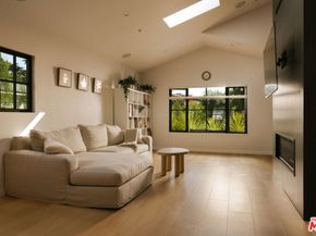 363 22nd Street, Santa Monica CA 90402