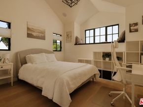 363 22nd Street, Santa Monica CA 90402