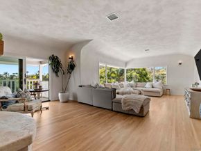 10409 Grandview Dr, La Mesa CA 91941