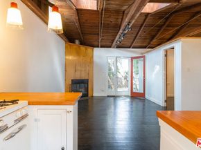 2008 Strongs Drive, Venice CA 90291